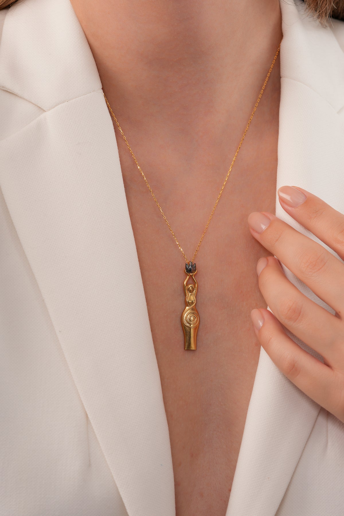 925 Ayar Gümüş “Goddess” Kolye – Altın Kaplama / Mitolojik İlahi Dişil Enerji Sembolü