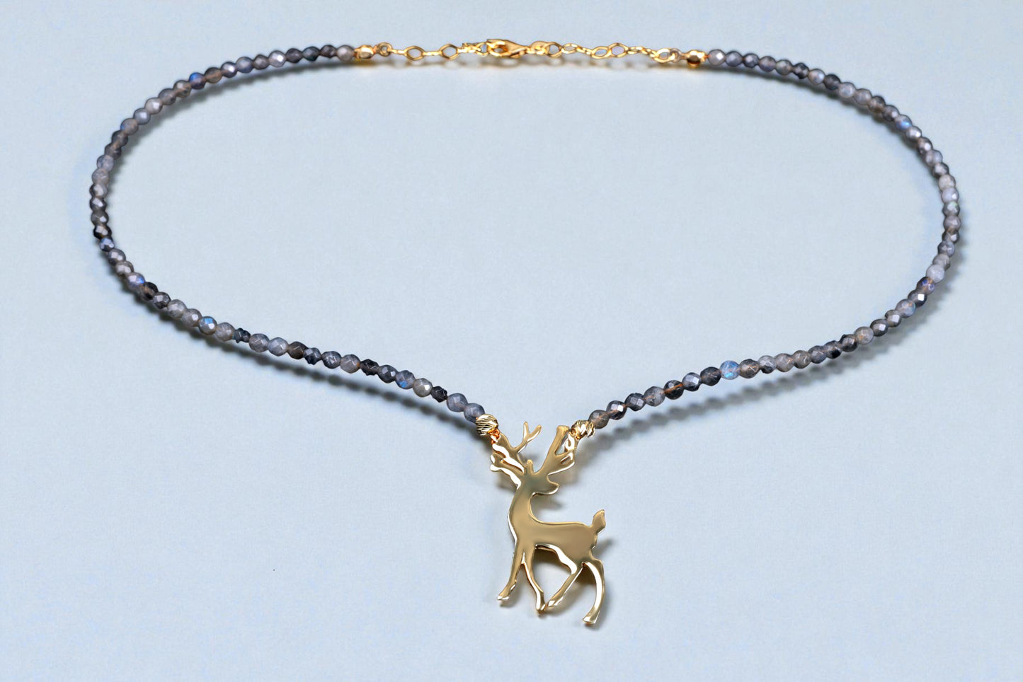 925 Ayar Gümüş 18K Altın Kaplama Labradorit Taşlı Geyik Kolye – El Yapımı, Doğal Taş