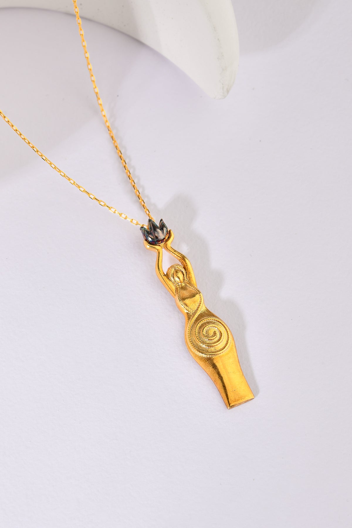 925 Ayar Gümüş “Goddess” Kolye – Altın Kaplama / Mitolojik İlahi Dişil Enerji Sembolü